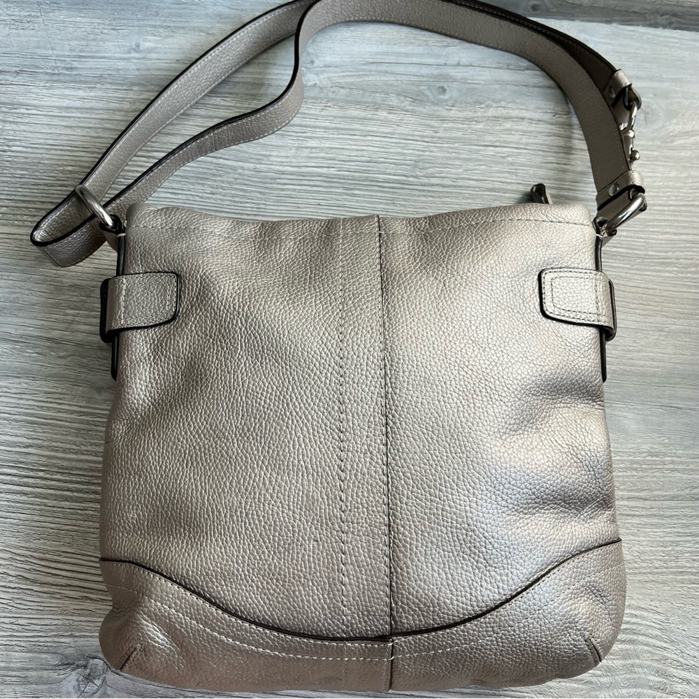 Coach metallic champagne silver pebbled leather chain duffle convertible handbag - Picture 4 of 13